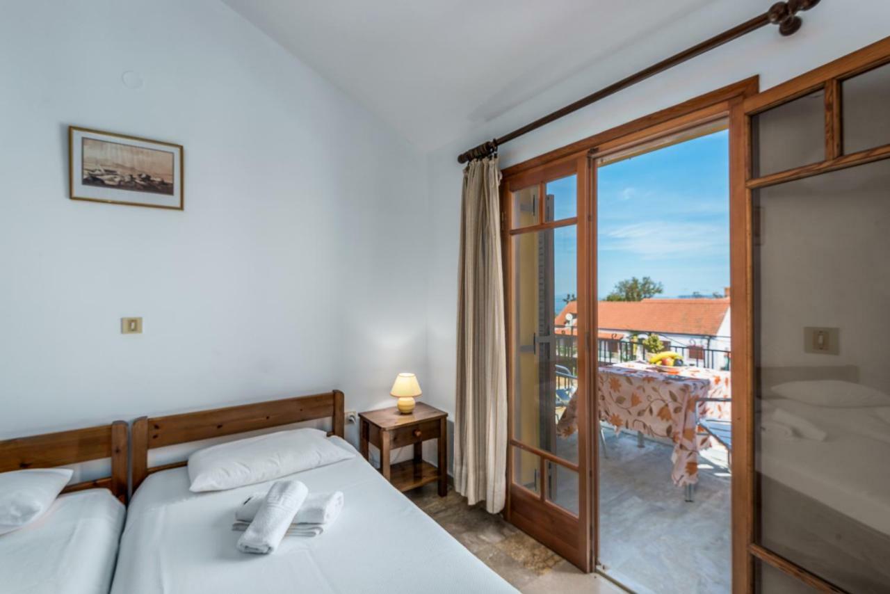 Areti Apartments Poros  Exteriör bild