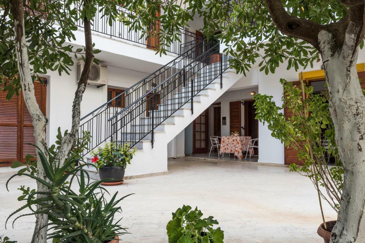 Areti Apartments Poros  Exteriör bild