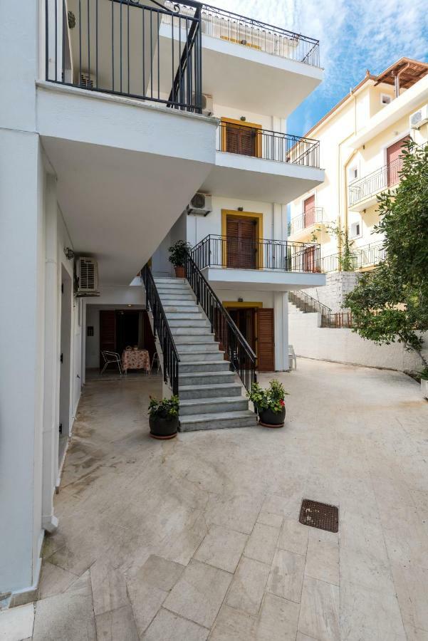 Areti Apartments Poros  Exteriör bild