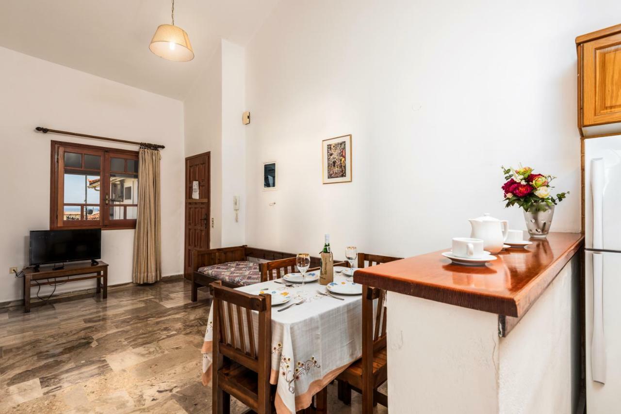 Areti Apartments Poros  Exteriör bild