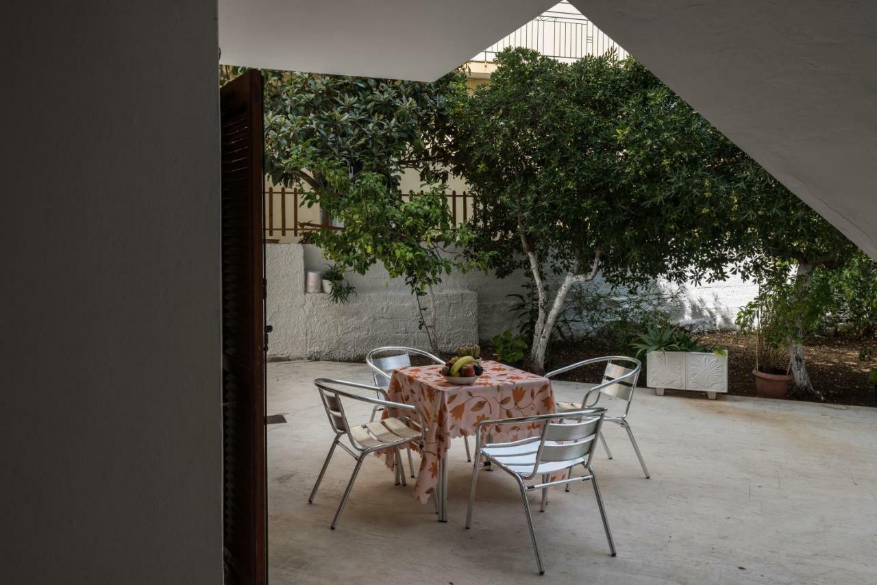 Areti Apartments Poros  Exteriör bild
